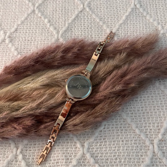 Rosegold Quartz‎ Link Timepiece - Picture 4 of 8